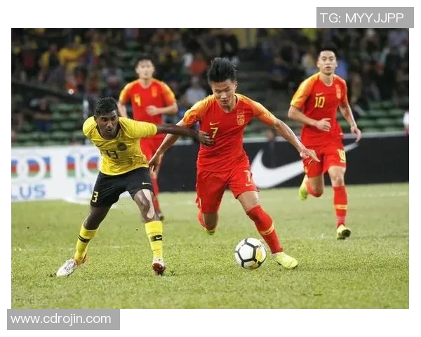 中国足球最新动态：国足备战世界杯预选赛，年轻球员崭露头角，战术调整引关注