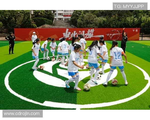 从小球场到世界舞台一个孩子的足球梦想与成长之路